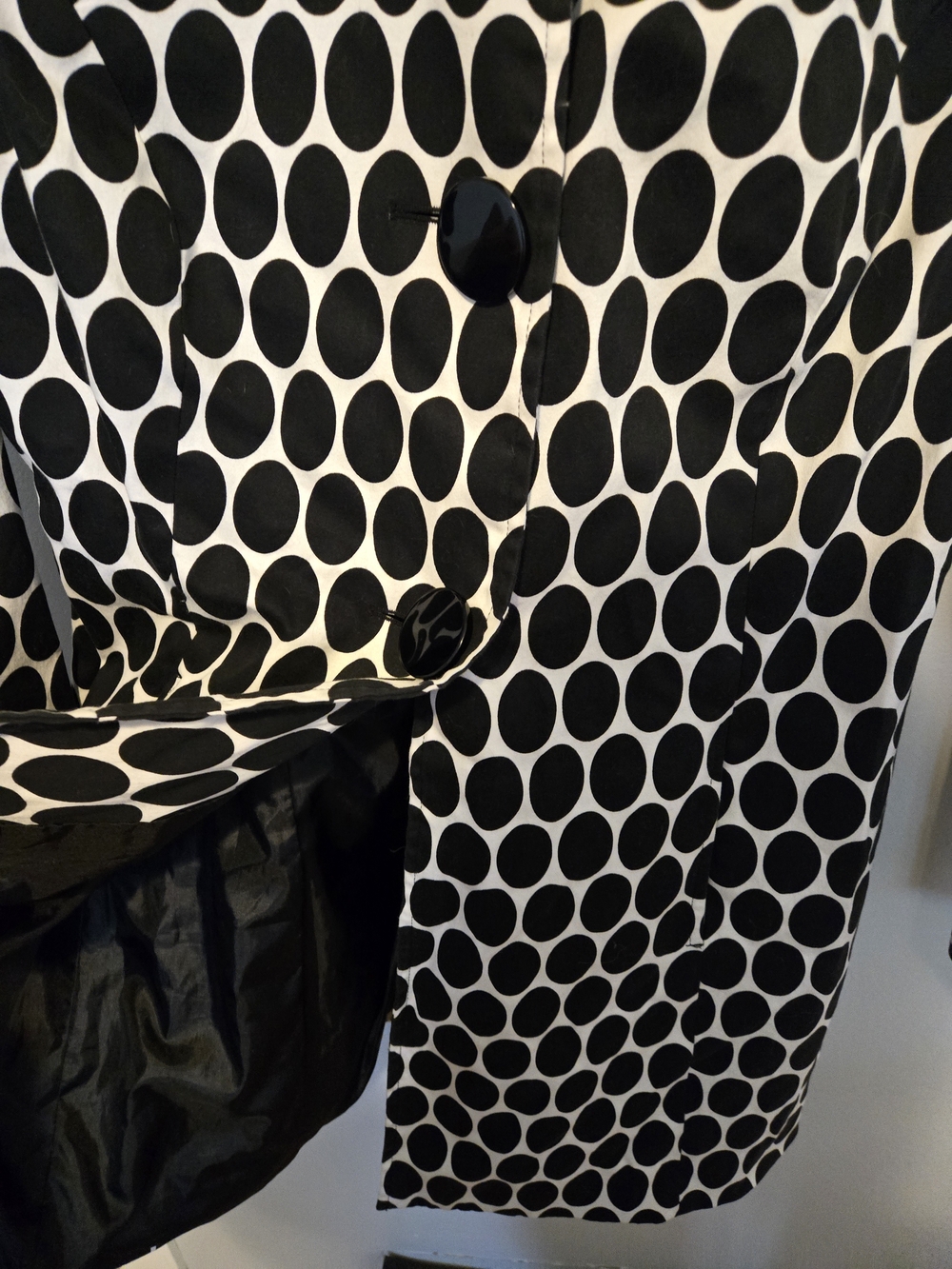 Peter Nygard Black and White Polka Dot Trench Coat - Picture 7 of 10